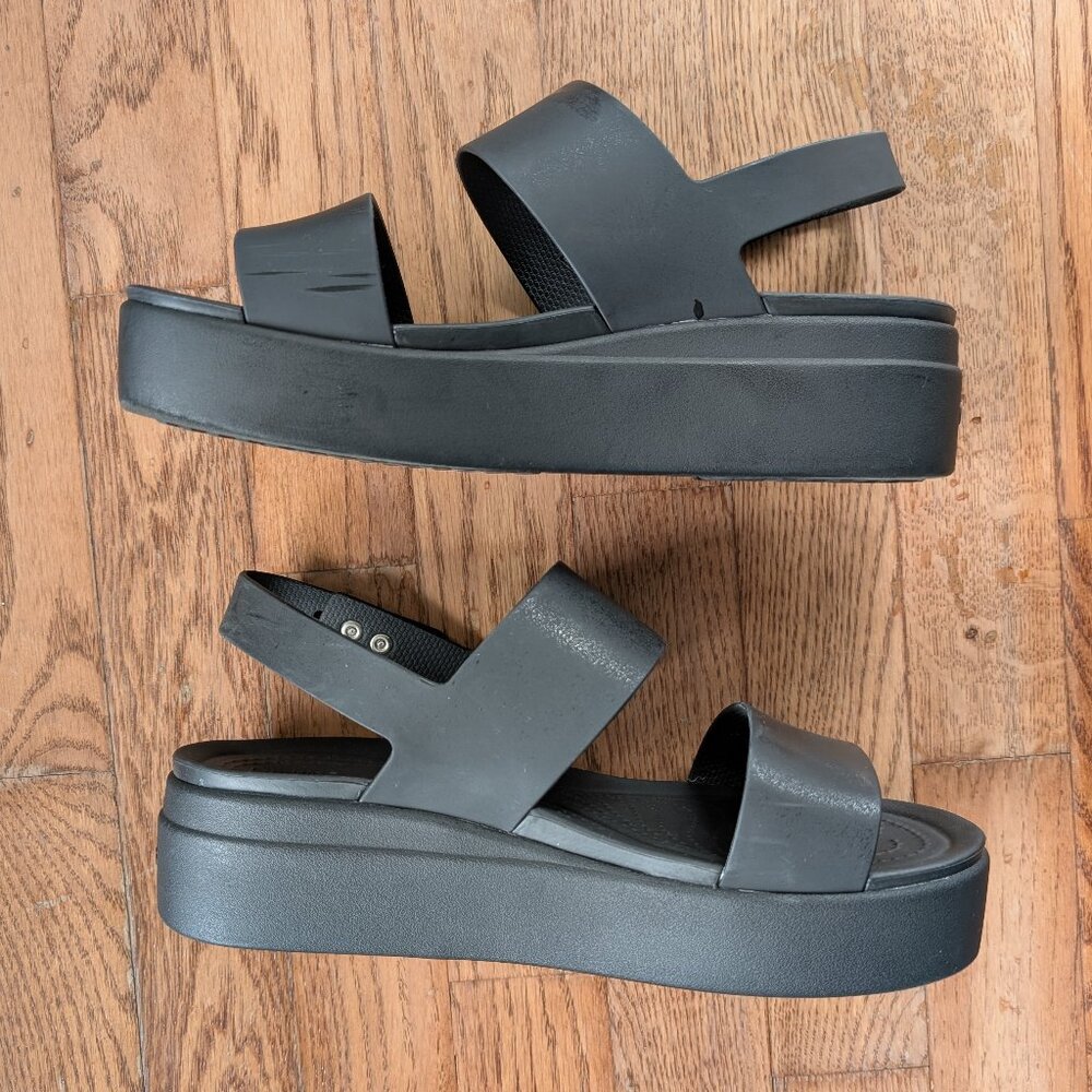 Crocs Brooklyn Low Wedge - W9